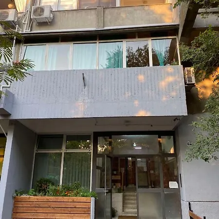 Sunny Corner Apartment *